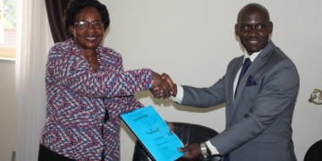 Minisita Kikomeko asabye abakulira amasomero ga Buganda okuteeka essira ku Buwangwa n’Ennono