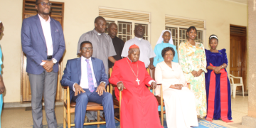 Katikkiro Mayiga  alambudde  Kalidinaali Emmanuel Wamala