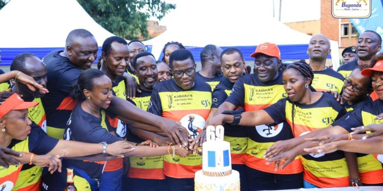 Aba Kampala Hash Harrier badduse okujaguza Amazaalibwa ga Beene ag’emyaka 69