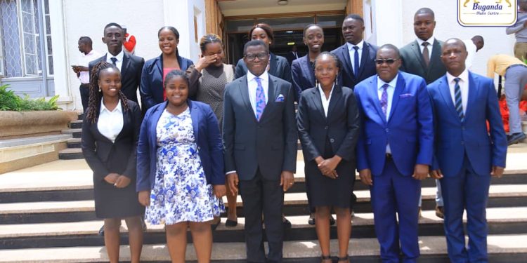Katikkiro Mayiga akuutidde abayizi okukozesa obulungi emikisa gyabwe