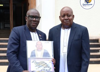 Ba Ganda Boys Basisinkanye Abataka Abakulu Ab’ Obusolya, beebaziddwa olw’okutumbula Oluganda