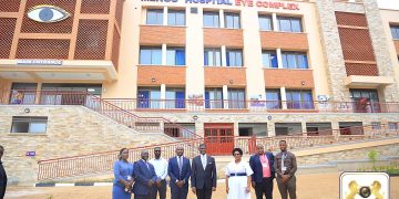 Owek. Mayiga alambudde Eddwaliro ly’ Amaaso e Mmengo, akubirizza abantu okujjanjabwa abakugu