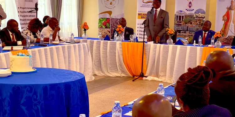 Katikkiro Mayiga alagidde bassenkulu b’ebitongole bya Buganda okwongera okuzimba enkolagana ennungamu wakati wabwe n’abakozi bebakulembera