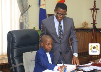 Muyigirize abaana emirimu nga bakyali bato – Katikkiro Mayiga