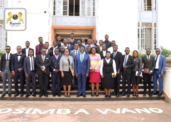 Katikkiro Mayiga alabudde bannamateeka ku kulya ssente ku bantu