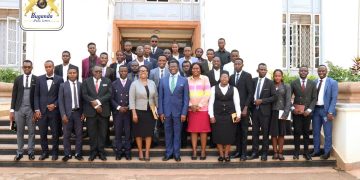 Katikkiro Mayiga alabudde bannamateeka ku kulya ssente ku bantu