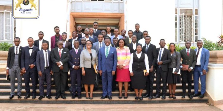 Katikkiro Mayiga alabudde bannamateeka ku kulya ssente ku bantu