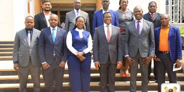 Katikkiro Mayiga asisinkanye ab’ekibiina ekitaba abasogola omwenge, alabudde abaguyitiriza