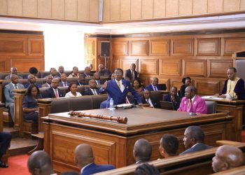 Katikkiro Mayiga agamba nti Beene musanyufu n’entambula y’emirimu, asekeredde abaagala okukozesa obulwadde bwa Kabaka okuyisaawo ebyabwe