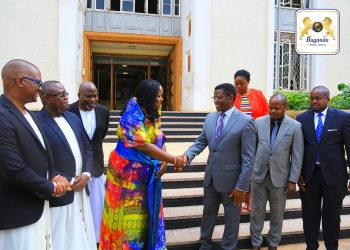 Katikkiro asisinkanye aba ECO Bank, asabye abantu okukolagana ne bbanka bakulaakulane