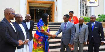 Katikkiro asisinkanye aba ECO Bank, asabye abantu okukolagana ne bbanka bakulaakulane