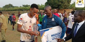 Empaka z’Emipiira gy’Amasaza: Oluzannya olusooka olw’ebibinja lukomekkerezeddwa