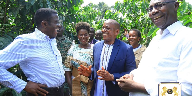 Katikkiro Mayiga asabye bannabyabufuzi okufaayo ku bizimba abantu baleme kubaggya ku mulamwa