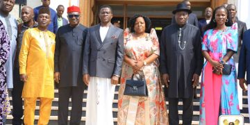 Katikkiro Mayiga asisinkanye eyaliko Pulezidenti wa Nigeria,  Jonathan Goodluck naalabula abakulembeze ba Africa abalemera obuyinza