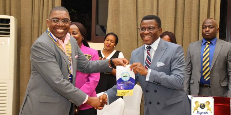 Katikkiro Mayiga akuutidde aba Rotary ku bukulu bw’Obwannakyewa n’engeri gyebayinza okubufunamu