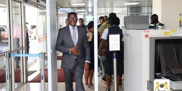 Katikkiro agenze Bungereza okwetaba mu Ttabamiruka wa Buganda mu Bulaaya