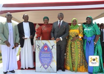 Katikkiro Mayiga atabukidde abazadde abasuulirira ebyenjigiriza