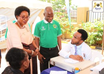 Owek. Nakate aguddewo Olusiisira lw’ebyobulamu, akuutidde abalwadde obutava ku biragiro by’ abasawo bafune obulamu obweyagaza