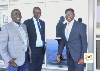Katikkiro Mayiga akomyewo okuva e Bungereza, akubirizza abali e Bulaaya okusigayo ensimbi