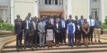 Owek. Bwanika alabudde bannamateeka ku ssente ez’amangu