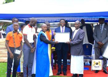 Katikkiro Mayiga atabukidde abayingiza amawanga mu nsonga z’emmwaanyi, aweze obutasirika