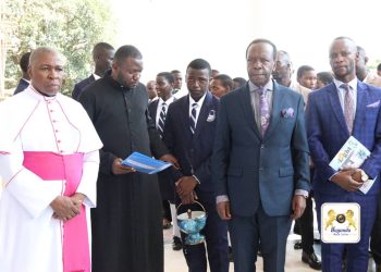 Owek. Mugumbule akubirizza abantu okusoosowaza eby’ obulamu n’Ebyenjigiriza