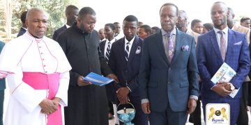 Owek. Mugumbule akubirizza abantu okusoosowaza eby’ obulamu n’Ebyenjigiriza