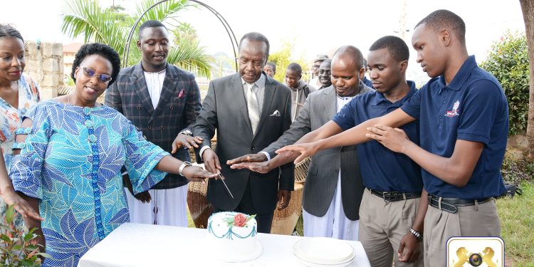 Owek. Mugumbule aguddewo ekisulo kya ‘The Royal Boys Hostel’ akuutidde abantu ku buyiiya