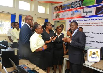 Katikkiro Mayiga akubirizza abakozi bulijjo okwagala emirimu gyabwe