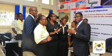 Katikkiro Mayiga akubirizza abakozi bulijjo okwagala emirimu gyabwe