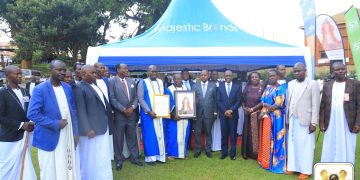 Owek. Mayiga akuutidde Abaami ku bwerufu