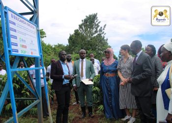 Batongoza ekyuma ekifukiriza amasanyalaze  g’ enjuba, Katikkiro asabye abalimi okwerinda omusana