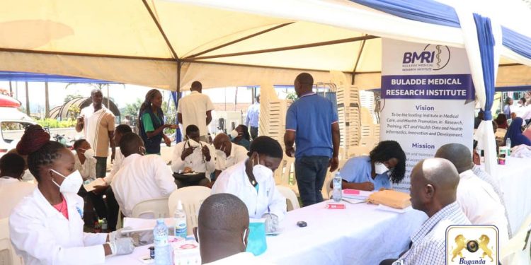 Katikkiro Mayiga akuutidde abantu okwekebeza Ssukaali n’endwadde endala ezitasiigibwa