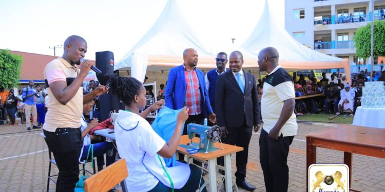 Okwekulaakulanya kutandika na bwagazi bw’olina mu kyokola – Owek. Kazibwe