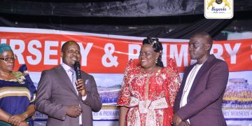 Owek. Kitooke akubirizza abayizi okwagala Nnyinimu n’Ensi Buganda
