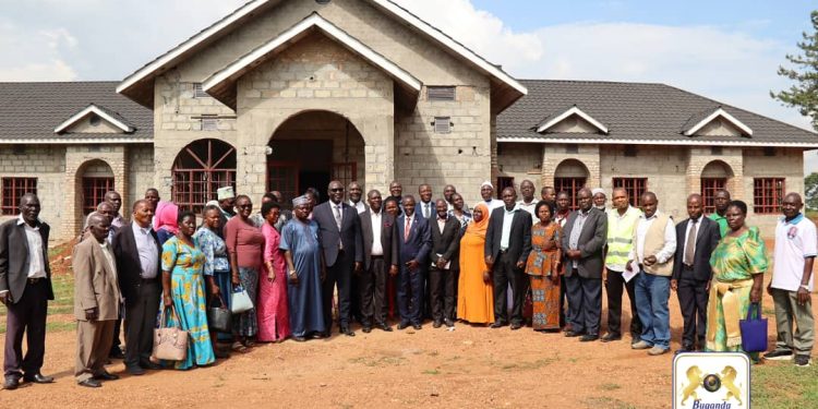 Ab’ Akakiiko k’Ebyensimbi balambudde amalwaliro g’Obwakabaka, Owek. Waggwa atendereza omulimu ogukoleddwa