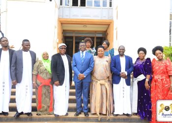 Katikkiro Mayiga asisinkanye Omuyimbi Fred Ssebatta, alabudde bannabitone abeesibye ku kuwemula
