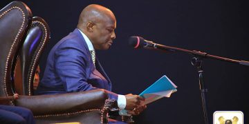 Okwogera kwa Kabaka mu Nkuuuka nga aggulawo Omwana