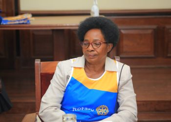 Owek. Chotilda Nakate Kikomeko asonze ku kizibu ekyavuddeko aba P.7 okukola obubi, mulimu ensoma empya