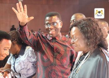 Katikkiro Mayiga yeebazizza Spice Diana olw’okuwa ekitone obudde, akuutidde bannabitone ku bumalirivu