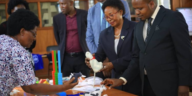 Abagenda okusomesa mu masomero g’ Obwakabaka aga Nnasale babanguddwa, Owek.Kazibwe abasabye okufaayo ku mirimu