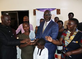 Owek. Waggwa asabye abalina okuyambako ku beetaavu