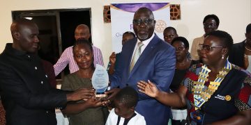 Owek. Waggwa asabye abalina okuyambako ku beetaavu