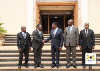 Katikkiro Mayiga asisinkanye Ssenkulu wa BUCADEF Omuggya, amusabye okwongera amaanyi mu bulimi naddala emmwaanyi