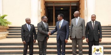 Katikkiro Mayiga asisinkanye Ssenkulu wa BUCADEF Omuggya, amusabye okwongera amaanyi mu bulimi naddala emmwaanyi