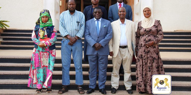Owek. Mayiga akubirizza abakulira Abasomaali okwenyigira mu nteekateeka z’ Obwakabaka