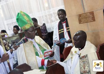 Dean wa Lutikkko y’ e Namirembe Omuggya Rev. Can. Mazinga atuuziddwa, Katikkiro Mayiga amusuubizza obuwagizi