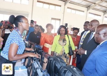 Katikkiro Mayiga akubiriza abantu okuyiga emirimu gy’omutwe n’emikono