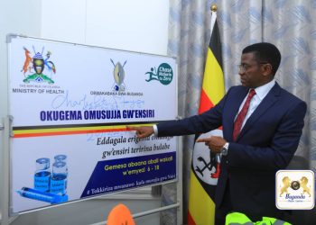 Katikkiro akubirizza abantu okwongera okugemesa abaana baabwe