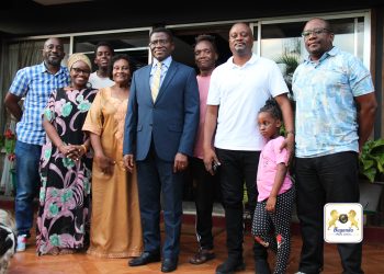 Katikkiro Mayiga akubirizza abantu ababeera ebweru w’Eggwanga obuteerabira buvo bwabwe